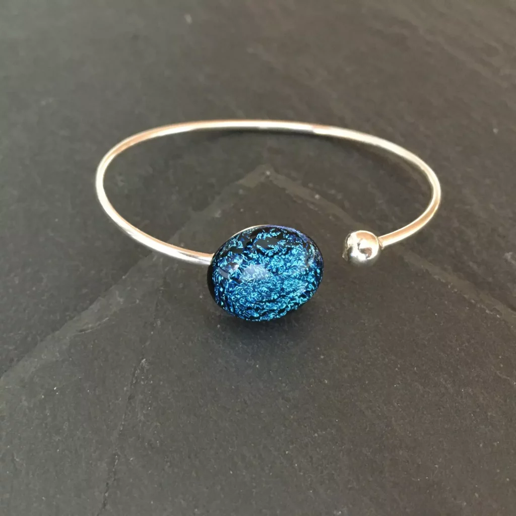 Elégant bracelet jonc en verre