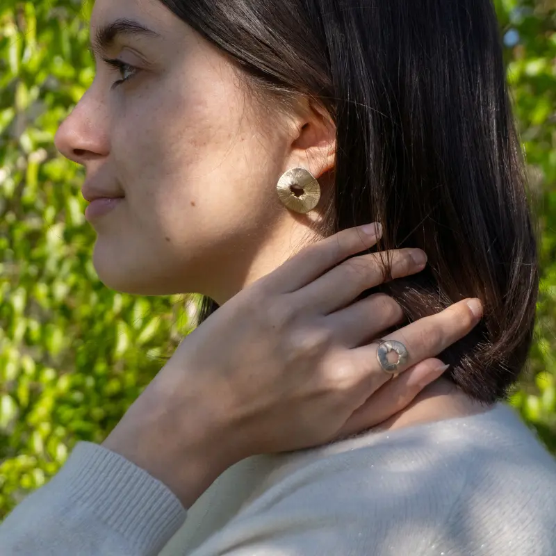 Collier rond brut en bronze – Image 7