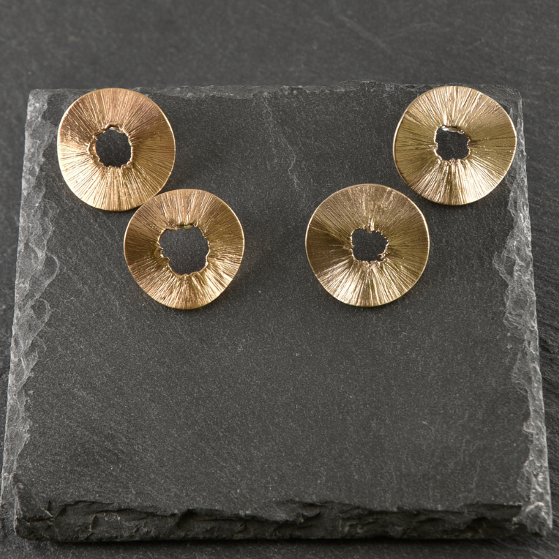boucles d'oreilles rondes contemporaines en bronze
