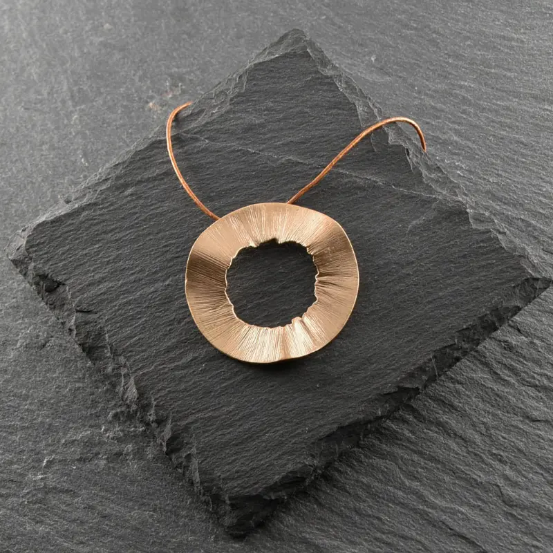 Collier rond brut en bronze